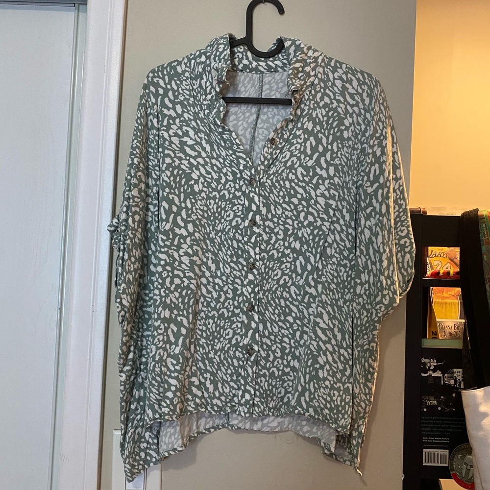 Green cheetah print Tee